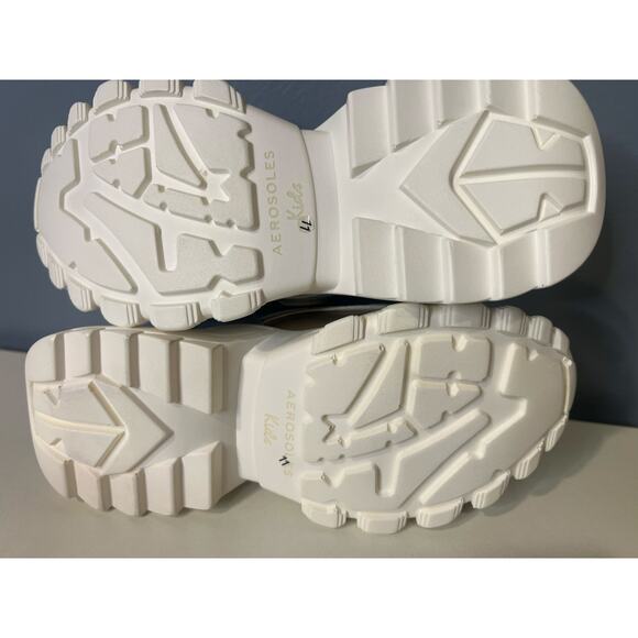 NIB Aerosoles Girl's Cally Sneakers - Size 11 - Picture 7 of 8